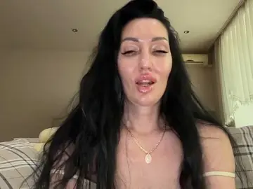 Bongacams Watch Live Sex Cams of KorolevaQween000