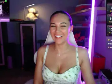 Bongacams Live Porn of QWEENII