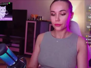 Bongacams Best live sex cam show of QWEENII