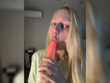 Bongacams Nude Webcam of HotWillow