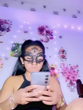Cam4 Free Live Porn of queenny1
