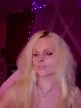 Cam4 Live Porn of violette05