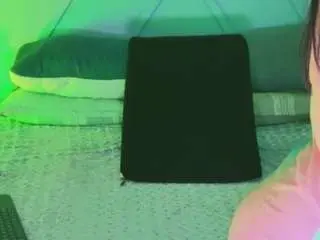 Camsoda Nude Webcam of emmajohnss