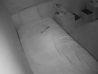 Camsoda Best Webcam of voyeurcam-julmodels-greybed-1