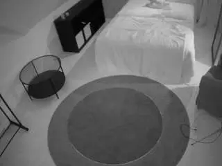 Camsoda Live Porn of voyeurcam-julmodels-whitebed-1