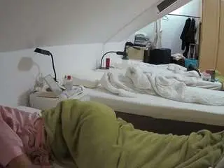 Camsoda Adult Webcams of voyeurcam-julmodels-bed-4