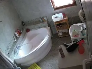 Camsoda Adult Webcams of voyeurcam-julmodels-bath-1st-2