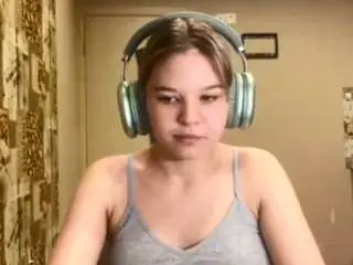 Camsoda Nude Webcam of adrianpatterson