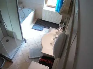 Camsoda Live Sex Cam of voyeurcam-julmodels-bath-2nd-2
