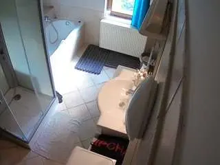 Camsoda Free Porn Cam of voyeurcam-julmodels-bath-2nd-2