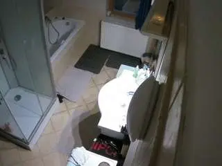Camsoda Private Sex Chat of voyeurcam-julmodels-bath-2nd-2