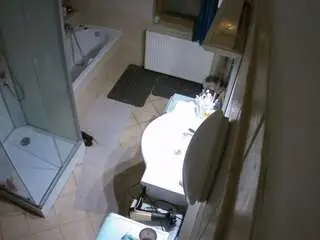 Camsoda Free Porn Cam of voyeurcam-julmodels-bath-2nd-2
