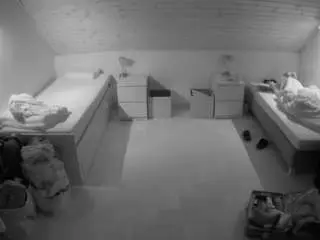 Camsoda Nude Webcam of voyeurcam-julmodels-greybed-3