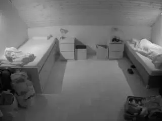 Camsoda Live Sex Cam of voyeurcam-julmodels-greybed-3
