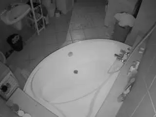 Camsoda Free Porn Cam of voyeurcam-julmodels-bath-1st-1