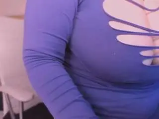 Camsoda Free Live Porn of cloe-adams
