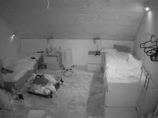 Camsoda Adult Webcams of voyeurcam-julmodels-whitebed-3