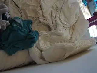 Camsoda Nude Webcam of voyeurcam-julmodels-whitebed-4