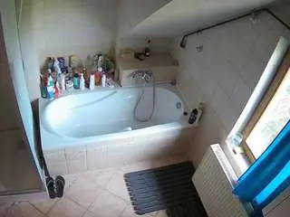 Camsoda Live Sex of voyeurcam-julmodels-bath-2nd-1