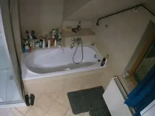 Camsoda Adult Webcams of voyeurcam-julmodels-bath-2nd-1