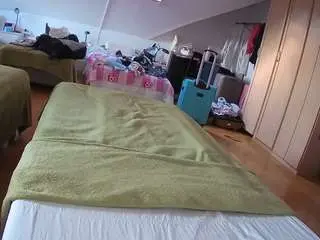 Camsoda Best Webcam of voyeurcam-julmodels-bed-1