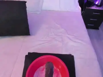 Chaturbate Live Sex Cam of miiaamonroee