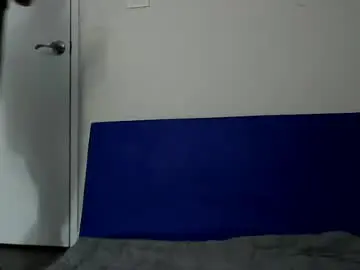 Chaturbate Live Sex Cam of fuzzypeaches87