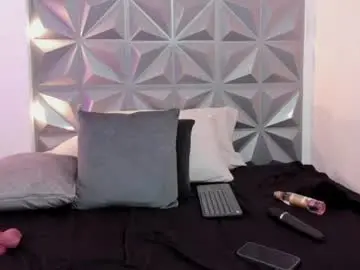 Chaturbate Live Sex Cam of cristal_rosee11