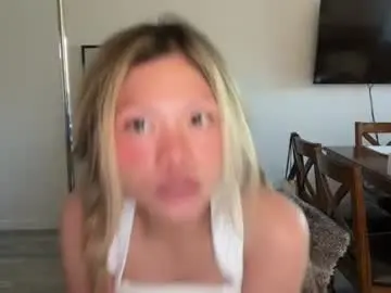 Chaturbate Sex Cam of ava_petite_