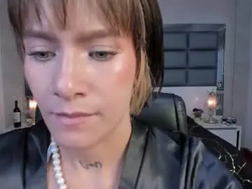 Chaturbate Live Sex Cam of mrs_regina_clk