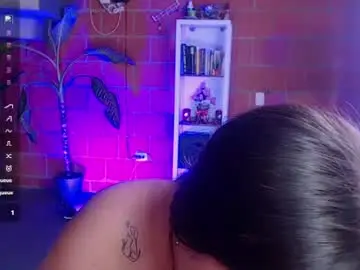 Chaturbate Sex Cam of valery_moon19