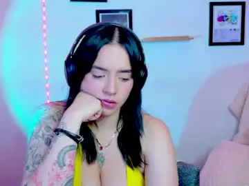 Chaturbate Free Live Porn of emily_lindey_