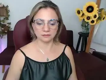 Chaturbate Sex Cam of lilly_milf