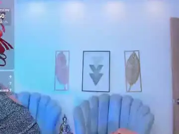 Chaturbate Live Sex Cam of issi_loren