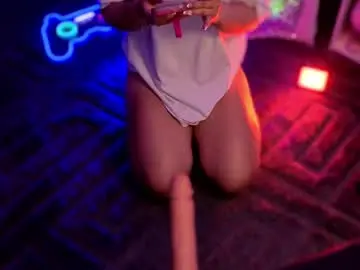 Chaturbate Watch Live Sex Cams of emilykarterr