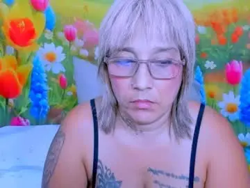Chaturbate Nude Webcam of indianroxy27