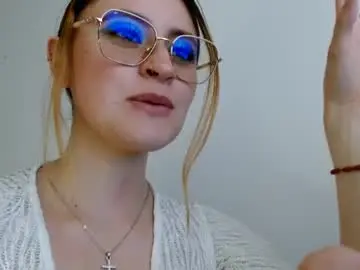 Chaturbate Live Sex Cam of julie_autmn_