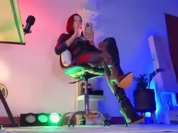 Chaturbate Live Sex Cam of addictsqueen