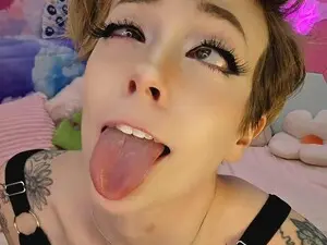 Myfreecams Free Porn Cam of Riley_Cyriis
