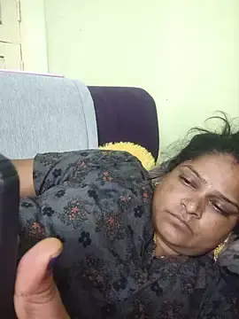 Stripchat Free Porn Cam of mynatamil143