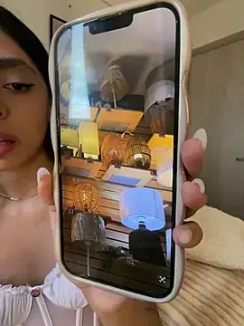 Stripchat Sex Cam of ZaraLuuv