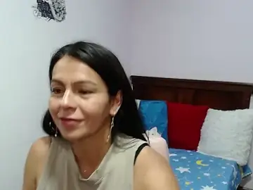 Stripchat Live Sex Cam of camilavargas_