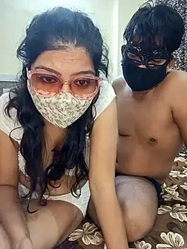 Stripchat Live Sex Cam of Desii_Couple69