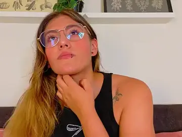Stripchat Sex Cam of LiaaMoretti__