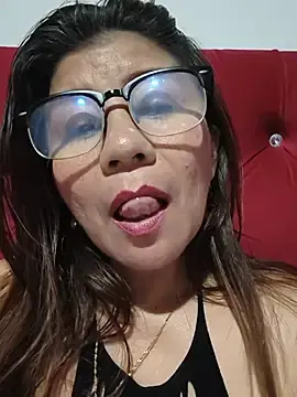 Stripchat Free Porn Cam of fire_mommy