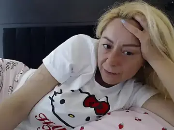 Stripchat Live Sex of _karolynesyera_