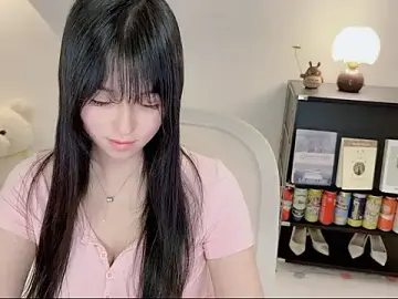 Stripchat Live Sex Cam of Onechestnut