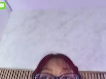 Stripchat Free Porn Cam of evelynjohnsoon