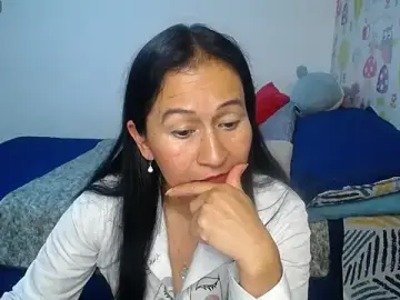 Stripchat Live Sex Cam of Tyna_b