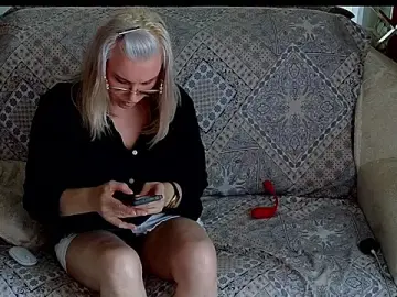 Stripchat Sex Cam of Alyonushkadarling